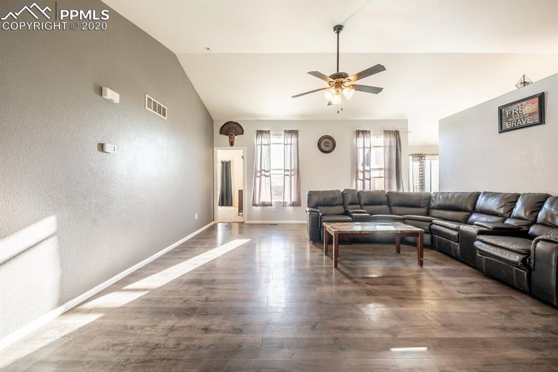5093 Buchanan Dr, Pueblo, CO 81008