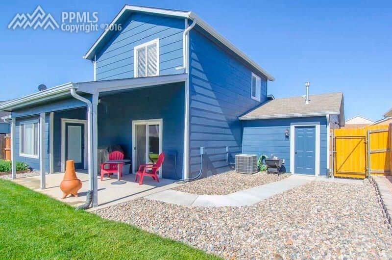 5094 Crested Hill Dr, Pueblo, CO 81008