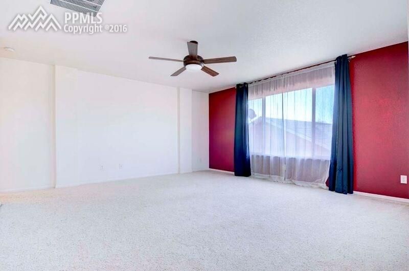 5094 Crested Hill Dr, Pueblo, CO 81008