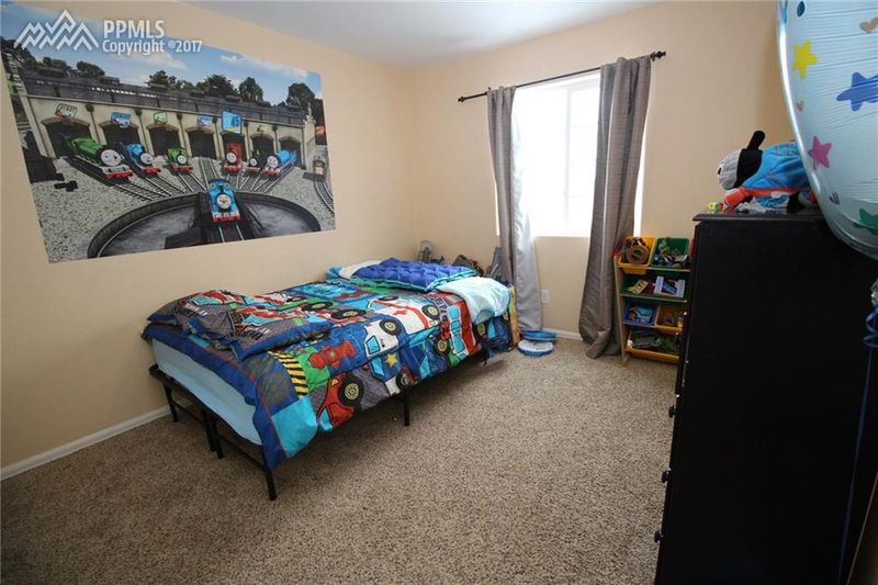 5096 Goldking Rd, Pueblo, CO 81008
