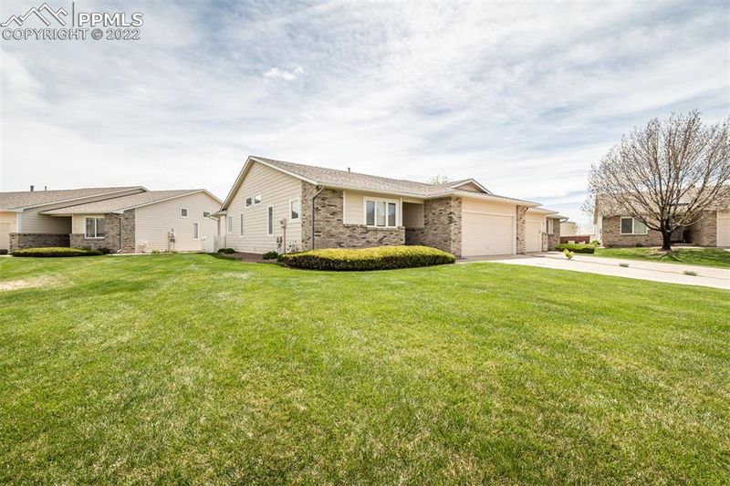 5100 Manor Ridge Dr #H, Pueblo, CO 81005