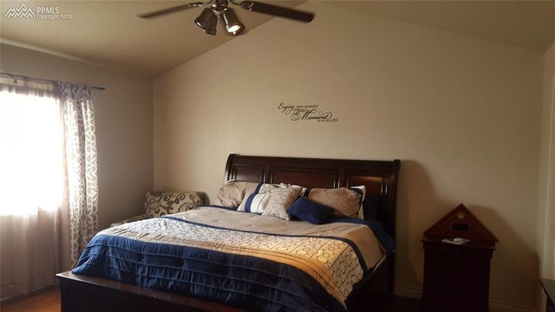 5105 Thrush Dr, Pueblo, CO 81008