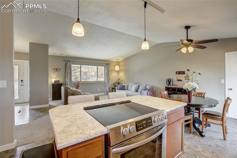 5115 N Splitrail Dr, Colorado Springs, CO 80917