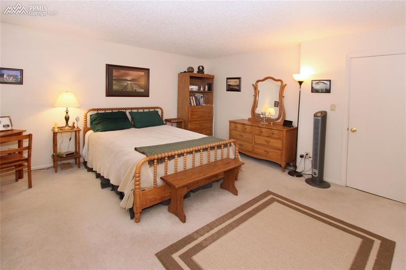 5118 N Hackamore Dr, Colorado Springs, CO 80918