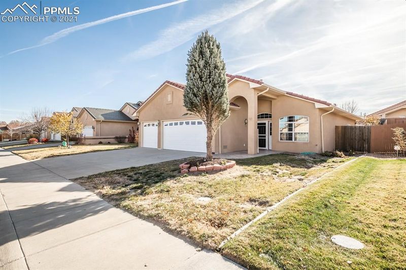 5126 Peachcrest Dr, Pueblo, CO 81005