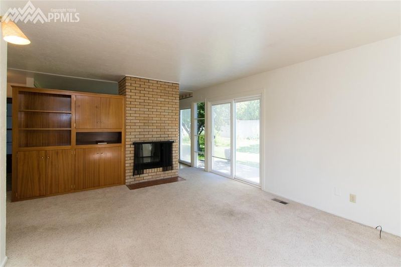 513 Iris Dr, Colorado Springs, CO 80911