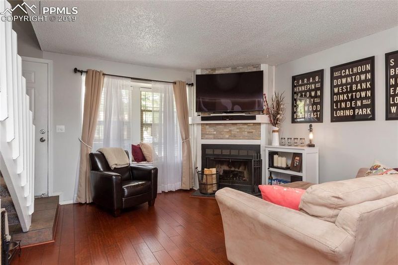 513 Rolling Hills Dr, Colorado Springs, CO 80919