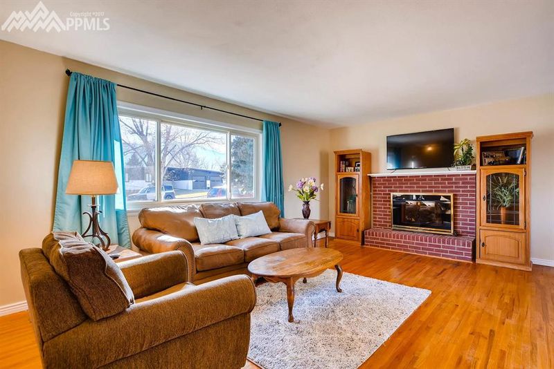 514 Comanche Dr, Colorado Springs, CO 80905
