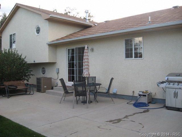 516 S Divot Dr, Pueblo, CO 81007