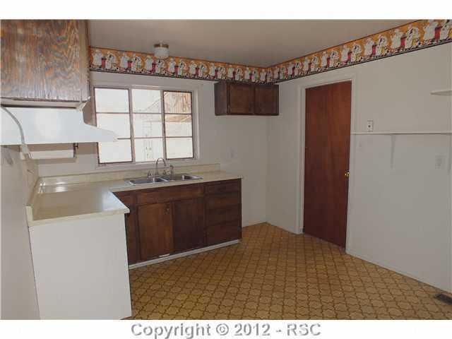 516 Hickory Dr, Colorado Springs, CO 80911