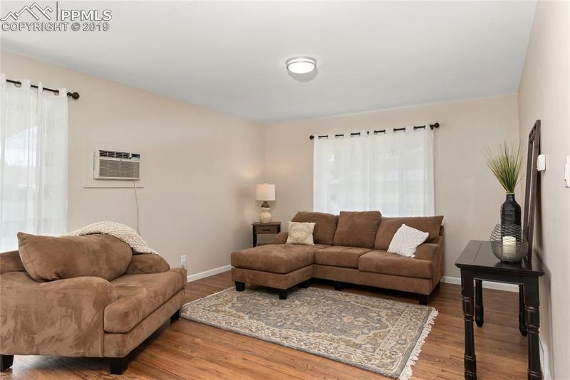 517 Esther Dr, Colorado Springs, CO 80911