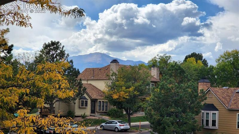 517 Rolling Hills Dr, Colorado Springs, CO 80919