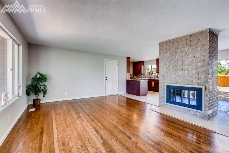 517 Rose Dr, Colorado Springs, CO 80911