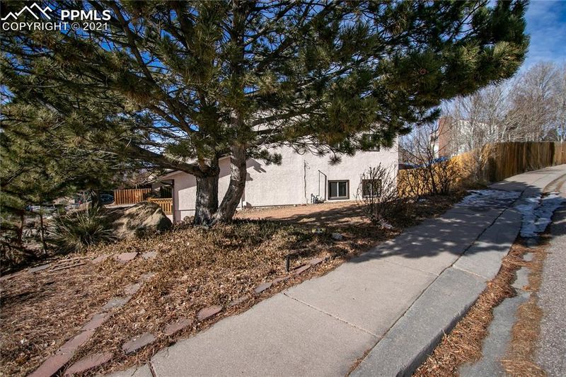 5178 Solar Ridge Dr, Colorado Springs, CO 80917