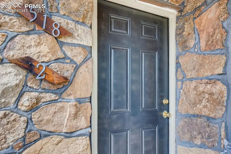 518 W Brookside St, Colorado Springs, CO 80905