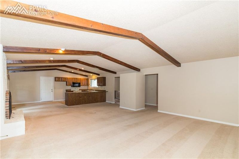 5185 N Splitrail Dr, Colorado Springs, CO 80917