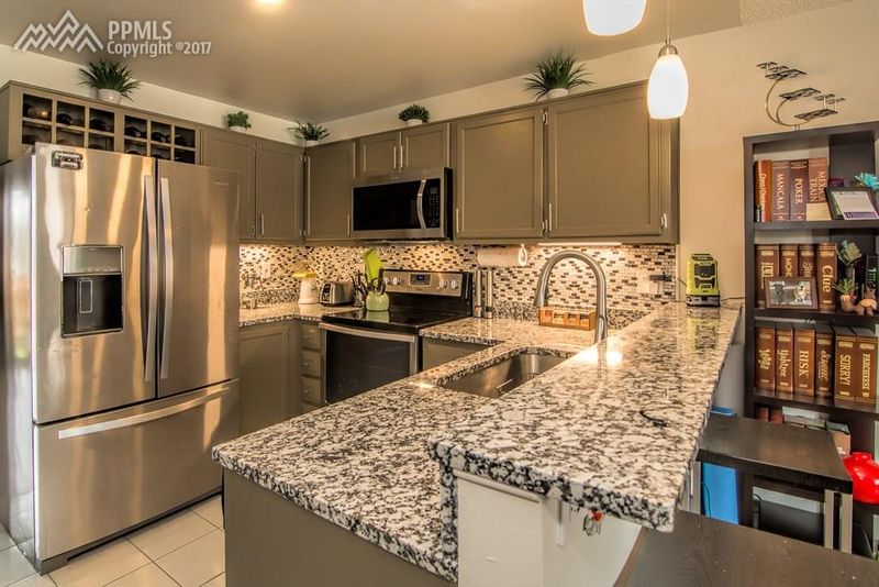 519 Rolling Hills Dr #220, Colorado Springs, CO 80919