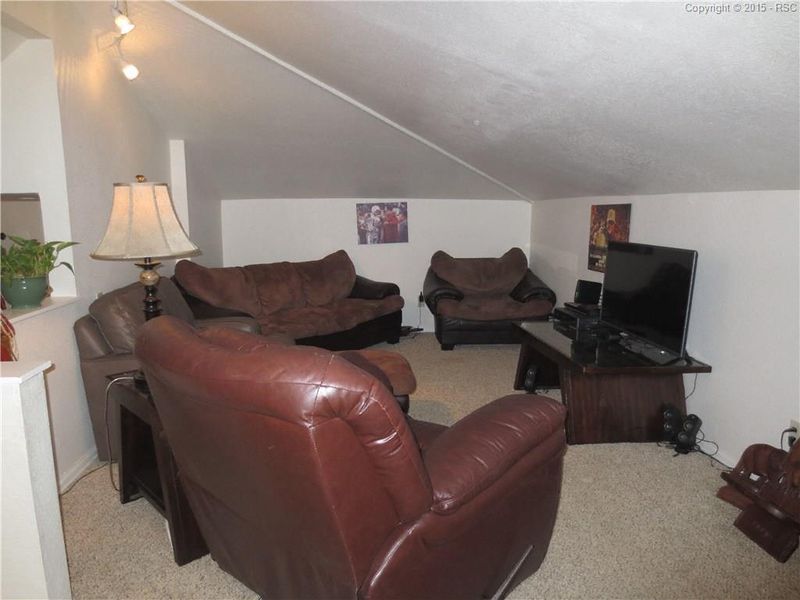 521 Comanche Dr, Colorado Springs, CO 80905