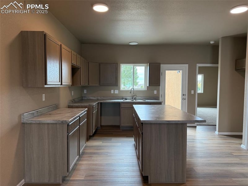 5216 Gannet Ln, Pueblo, CO 81008