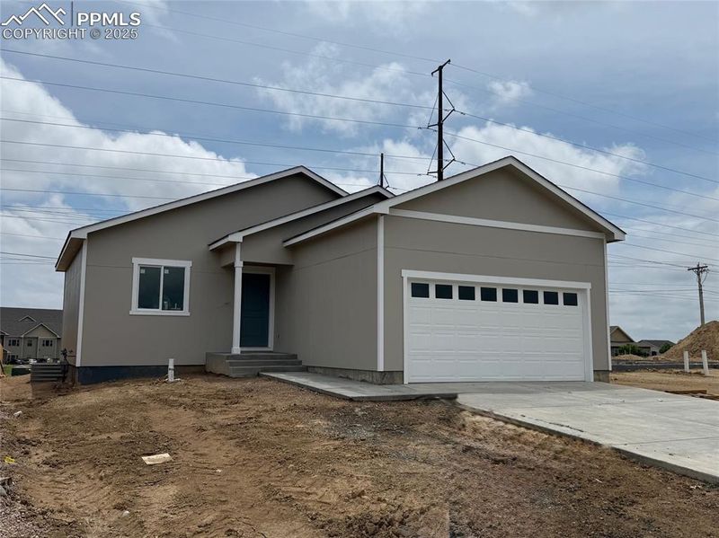 5220 Gannet Ln, Pueblo, CO 81008
