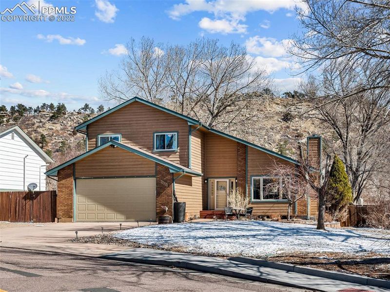 5221 Mule Deer Dr, Colorado Springs, CO 80919