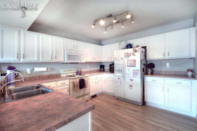 5223 Prairie Grass Ln, Colorado Springs, CO 80922