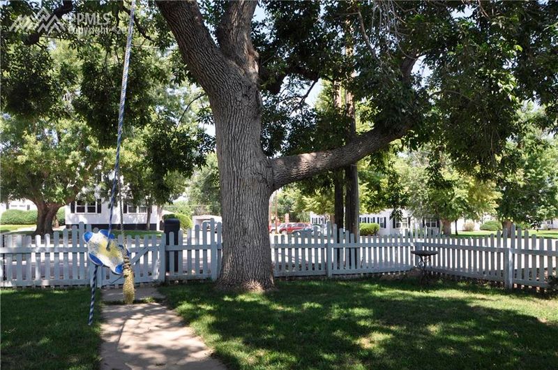 523 Cheyenne Blvd, Colorado Springs, CO 80905