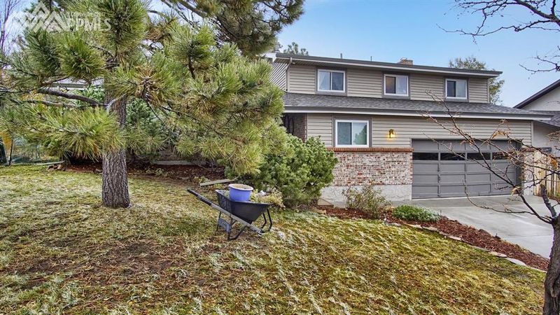 5230 Artistic Cir, Colorado Springs, CO 80917