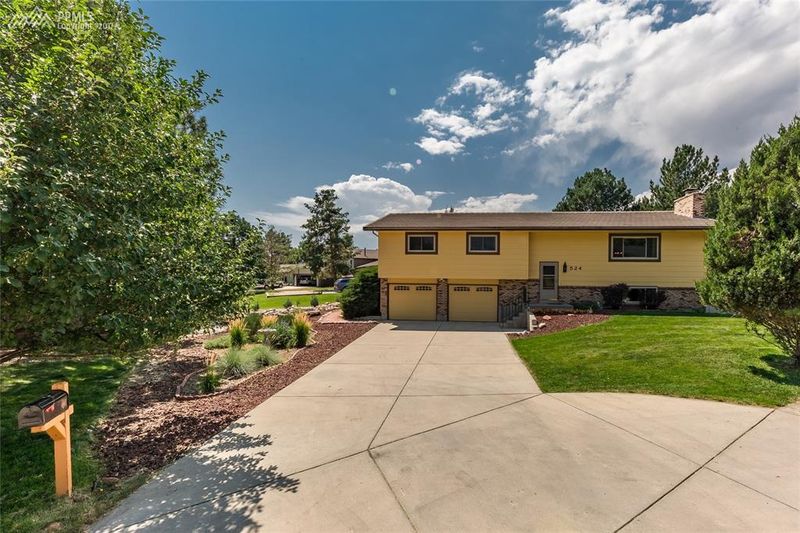 524 Silver Spring Cir, Colorado Springs, CO 80919
