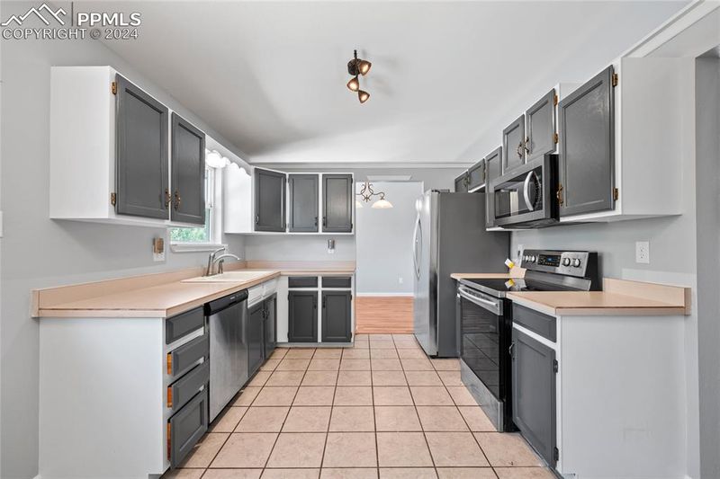 5240 Escapardo Way, Colorado Springs, CO 80917