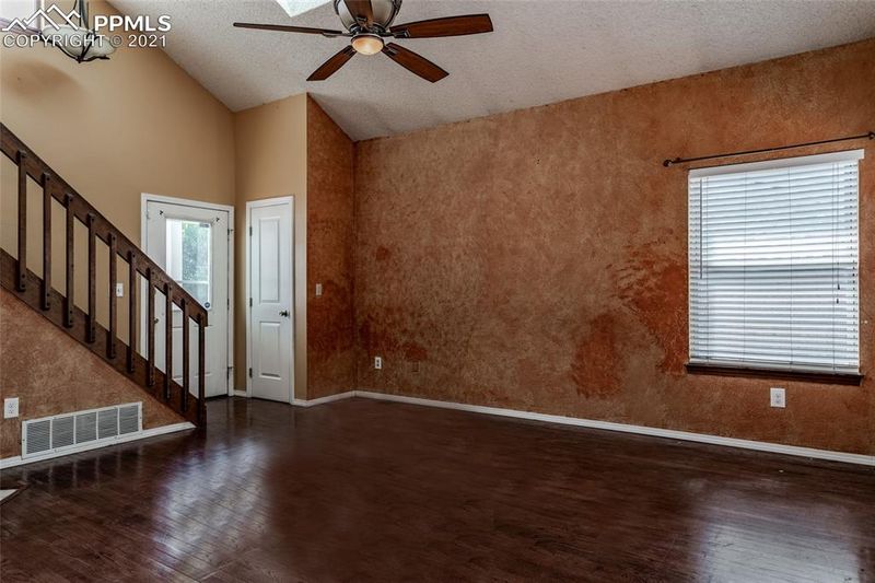 525 Dix Cir, Colorado Springs, CO 80911