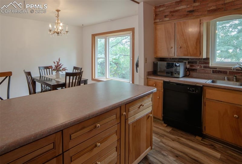 525 Griffith Way, Colorado Springs, CO 80911