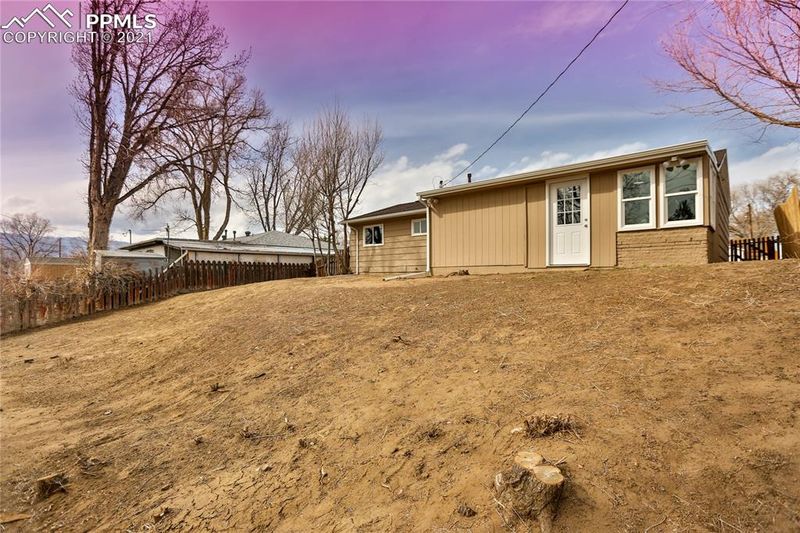 525 Hickory Dr, Colorado Springs, CO 80911
