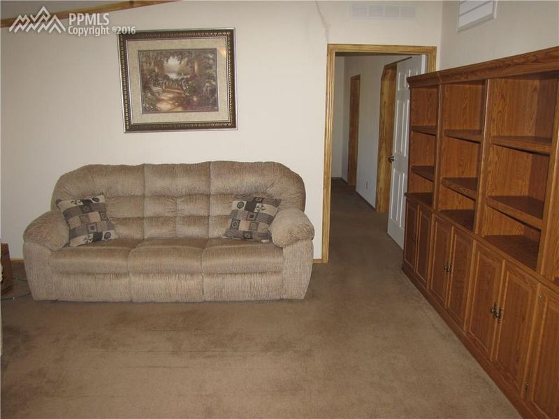 525 Loflin Rd, Colorado Springs, CO 80930