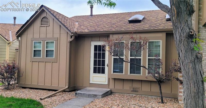 525 Rolling Hills Dr, Colorado Springs, CO 80919