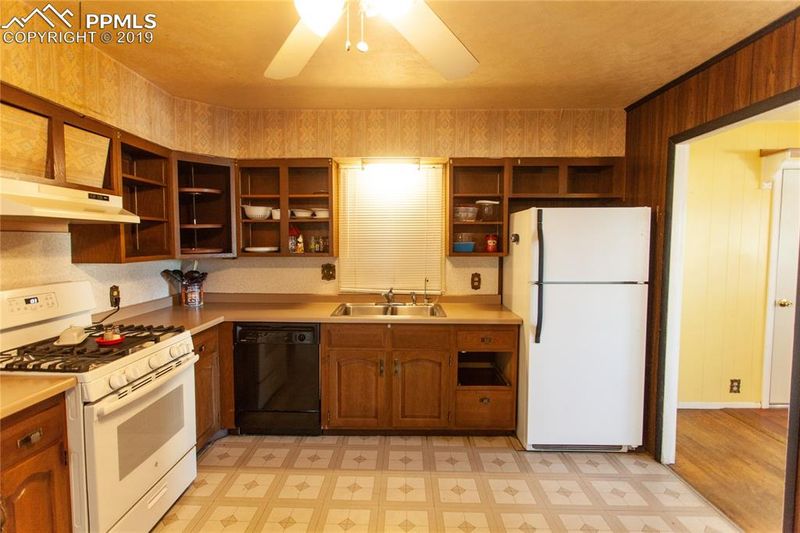 525 Warren Ave, Colorado Springs, CO 80905