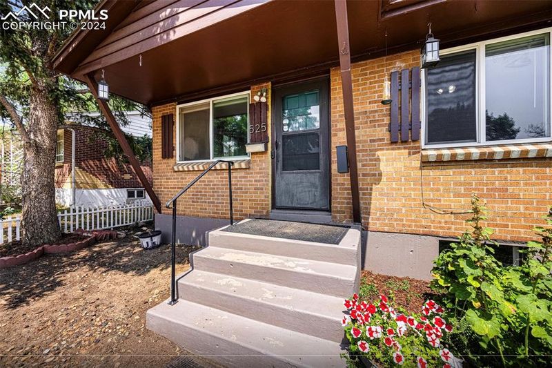 525 Yellowstone Rd, Colorado Springs, CO 80910