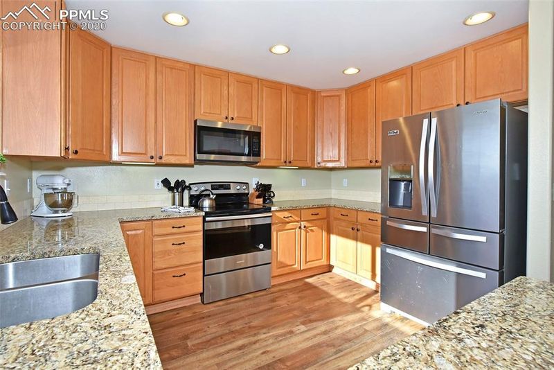 5251 Sunset Ridge Dr, Colorado Springs, CO 80917