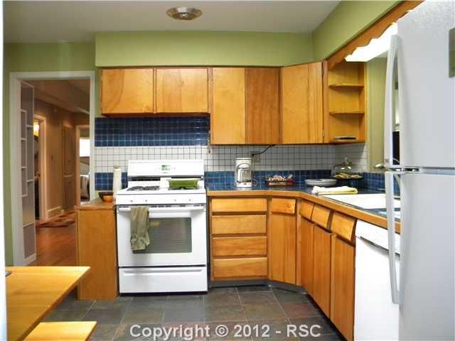 526 Aspen Dr, Colorado Springs, CO 80911