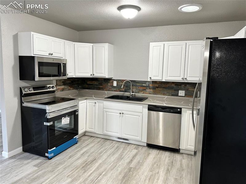 526 E Saint Elmo Ave, Colorado Springs, CO 80905