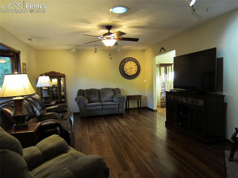 5260 Mule Deer Dr, Colorado Springs, CO 80919