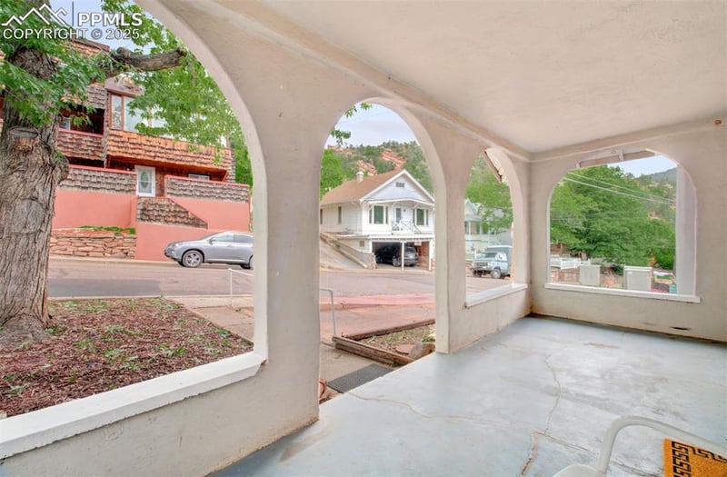 527 Canon Ave, Manitou Springs, CO 80829