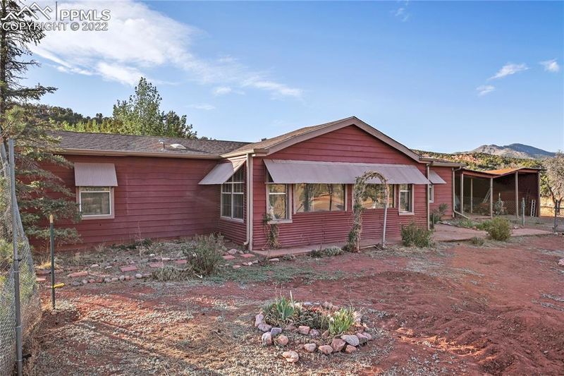 527 Canyon Estates Rd, Penrose, CO 81240