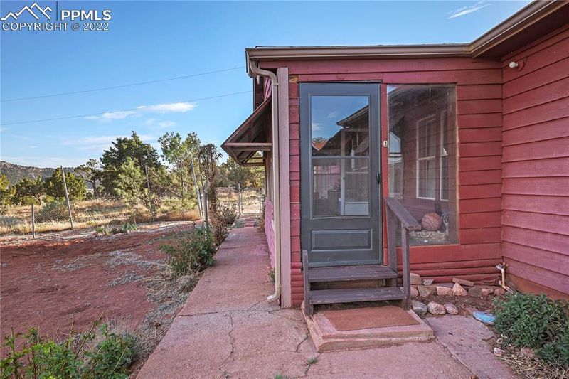 527 Canyon Estates Rd, Penrose, CO 81240