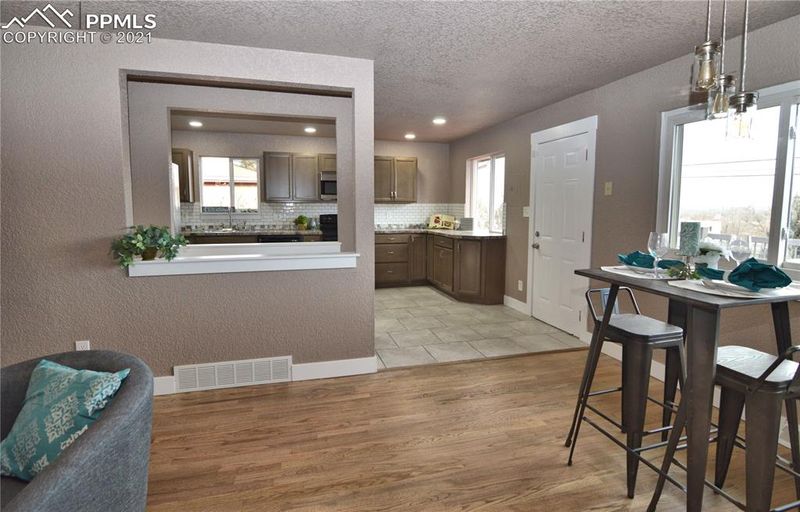 527 Loomis Ave, Colorado Springs, CO 80906