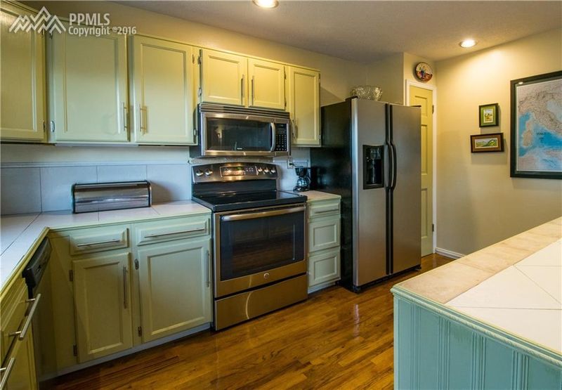 527 Silverton Ct, Colorado Springs, CO 80919