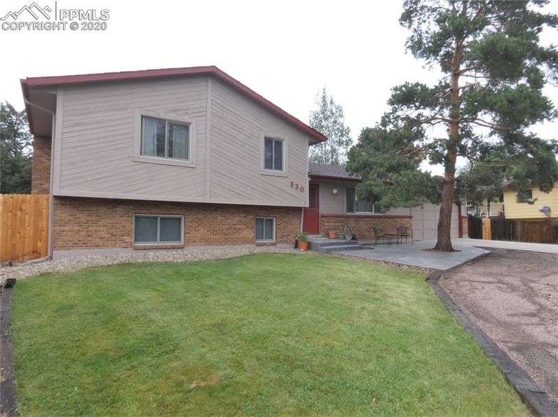 530 Silver Spring Cir, Colorado Springs, CO 80919