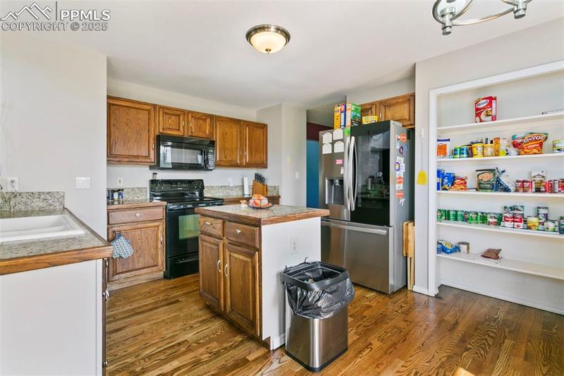 5305 Plumstead Dr, Colorado Springs, CO 80920