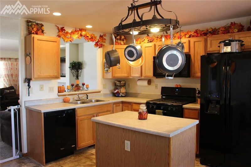5312 Luster Dr, Colorado Springs, CO 80923