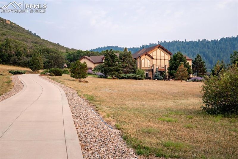 532 Young Cir, Castle Rock, CO 80104
